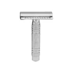 Compact_travel_DE_safety_razor_with_3-in-1_design