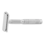 Compact_travel_DE_safety_razor_with_3-in-1_design